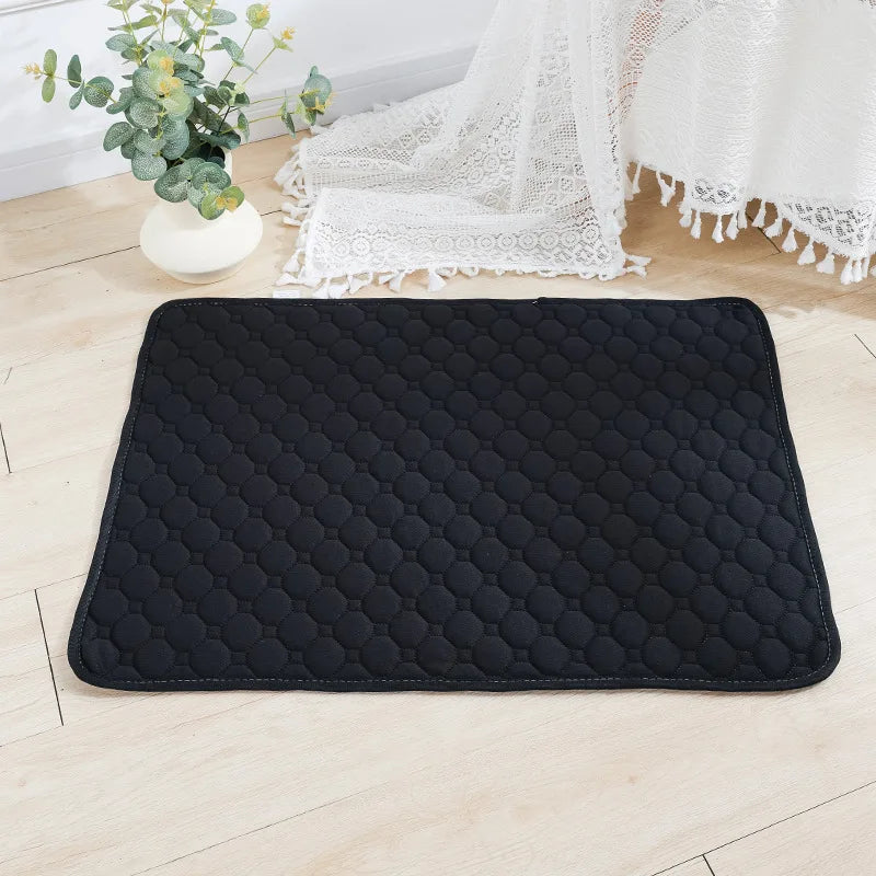 Schwarzes ComfortPad – wasserfeste Hundematte mit rutschfester Unterseite